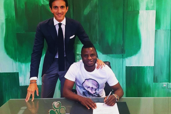 Mubarak Wakaso poses with Nikolaos Katselis, the Director of Operations for Panathinaikos after signing the deal